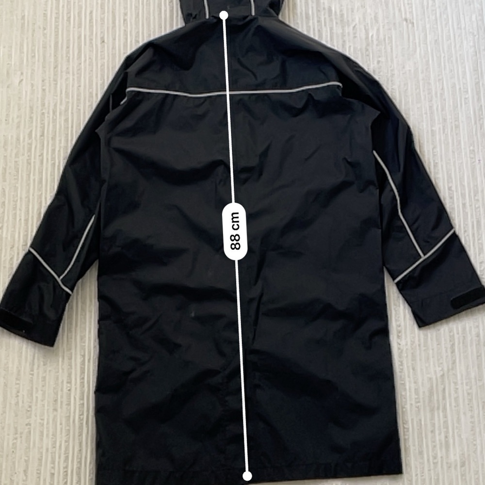 MEC Women’s Waterproof Black Outdoor Raincoat - Picture 5 of 8